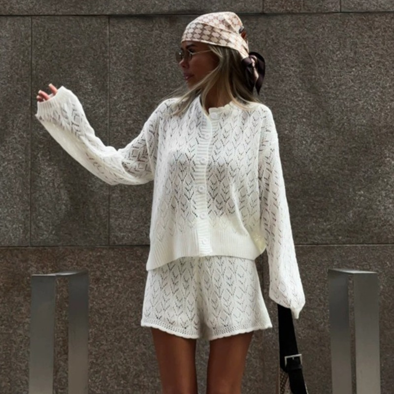 Tuularose White Knit Shorts 2- - Knitted Cardigan Men ulasan dan harga